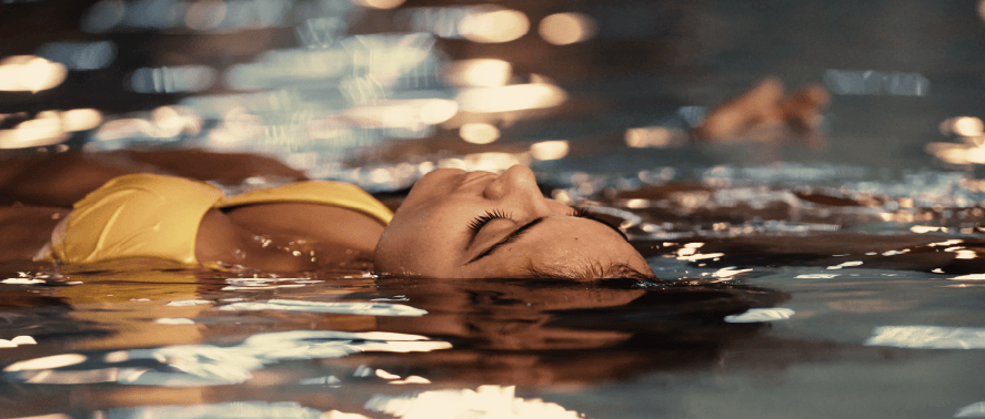 mujer relax en thalasso 