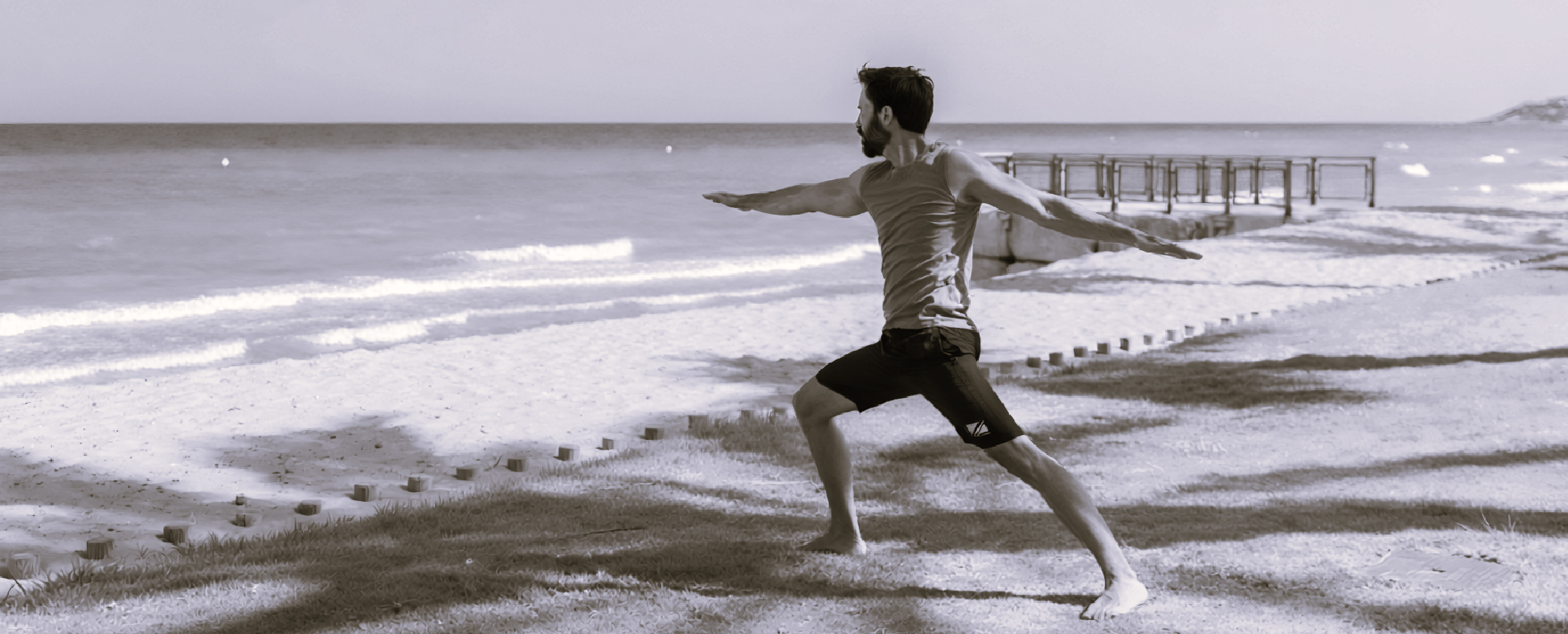 meditación frente al mediterráneo